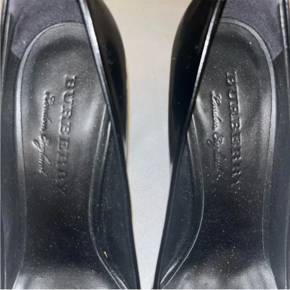 Burberry Flanagan Black Patent Leather
Silver D-Ring Heeled Pumps Size 9 (39) - Picture 6 of 13